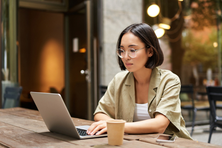 woman working on her laptop in a cafe